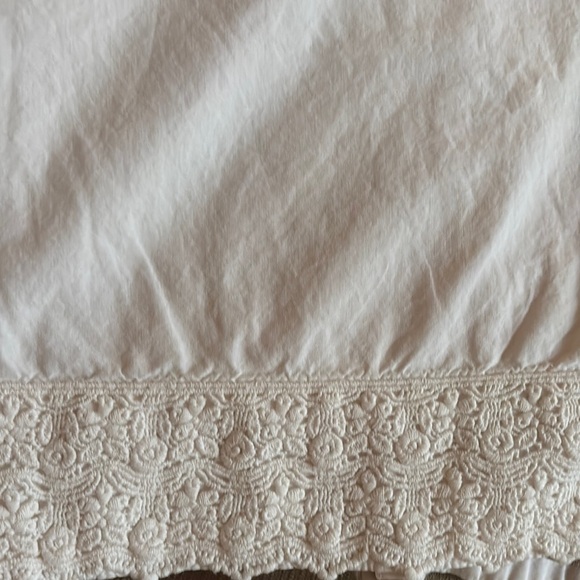 Nicole Miller Other - 2 White Beautiful Trim Pillowcase
